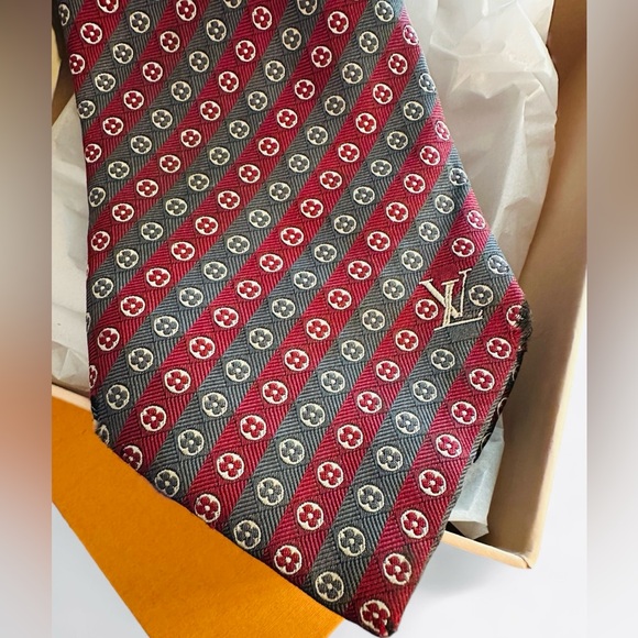 Louis Vuitton Silk Tie Striped Vintage Luxury 100% Silk With box Quiet Luxury - Picture 2 of 4